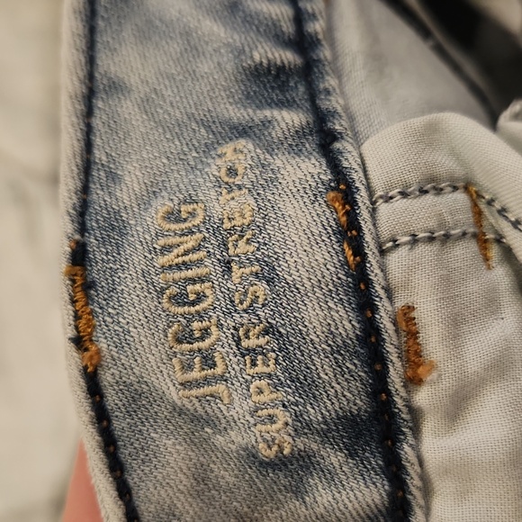 Lightwash, stonewash American eagle jeggings size 16! - Picture 3 of 10